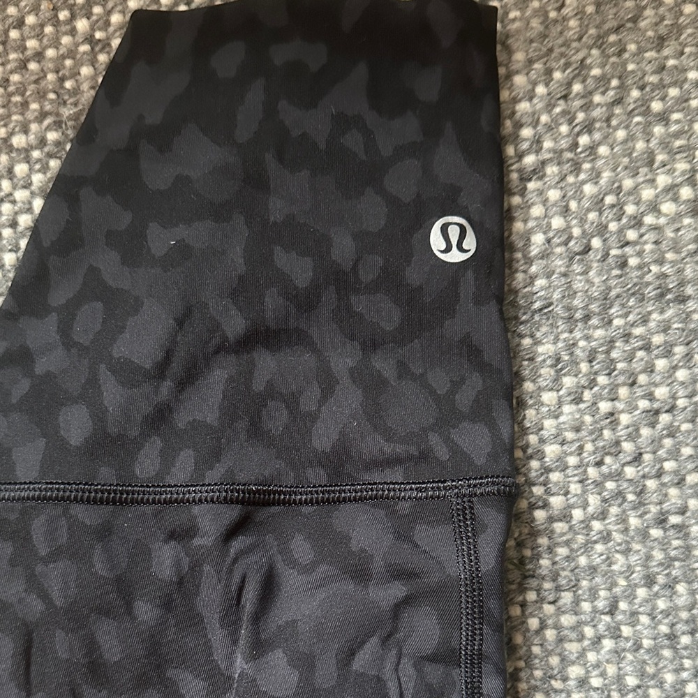 Lululemon Wunder Under Black Patterned Leggings - image 4